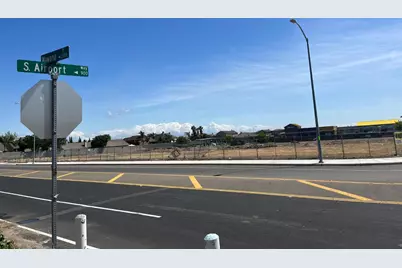 2038 Wawona Street, Manteca, CA 95337 - Photo 1