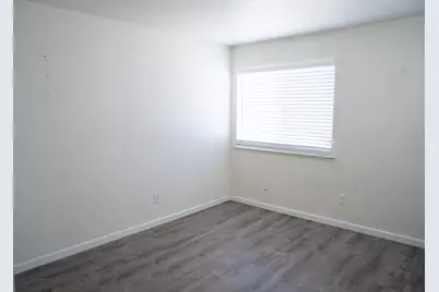 8013 Skywoods Way, Sacramento, CA 95828 - Photo 14