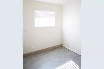 8013 Skywoods Way, Sacramento, CA 95828 - Photo 12