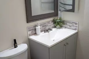 8013 Skywoods Way, Sacramento, CA 95828 - Photo 18