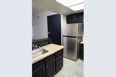 8013 Skywoods Way, Sacramento, CA 95828 - Photo 8