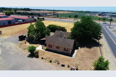 140 Swanson Road, Manteca, CA 95337 - Photo 2