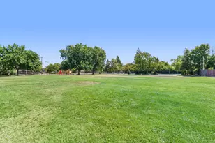 7570 Burgoyne Ln, Sacramento, CA 95823 - Photo 24