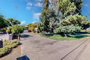 432 E Glenwood Ave, Turlock, CA 95380 - Photo 2