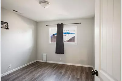 1725 Bronson Avenue, Modesto, CA 95350 - Photo 12