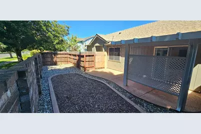 6348 Laguna Mirage Lane, Elk Grove, CA 95758 - Photo 12