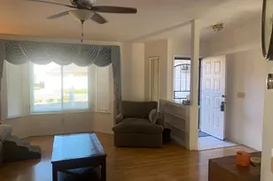 7566 Sunmore Ln, Sacramento, CA 95828 - Photo 4