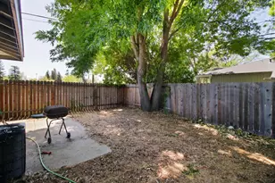 7320 Berna Way, Sacramento, CA 95823 - Photo 16