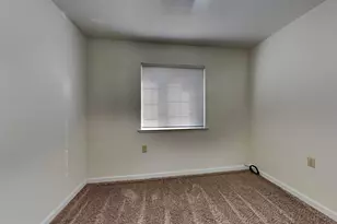 8045 Arroyo Vista Dr, Sacramento, CA 95823 - Photo 14