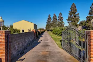 14700 N Locust Tree Rd, Lodi, CA 95240 - Photo 2