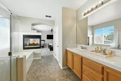 9452 Lyndley Plaza Way, Elk Grove, CA 95624 - Photo 4