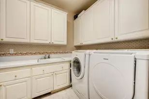 557 Crocker Rd, Sacramento, CA 95864 - Photo 14