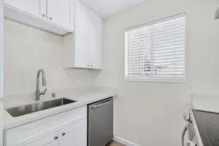 9101 Newhall Dr, Sacramento, CA 95826 - Photo 14