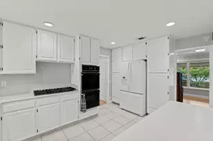 6730 Lakeview Dr, Carmichael, CA 95608 - Photo 14