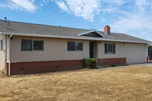 10449 Pioneer Ave, Oakdale, CA 95361 - Photo 2