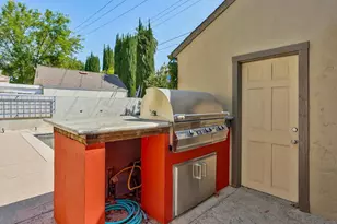 941 47th St, Sacramento, CA 95819 - Photo 34