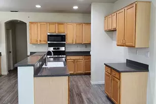 8669 Banton Cir, Elk Grove, CA 95624 - Photo 14