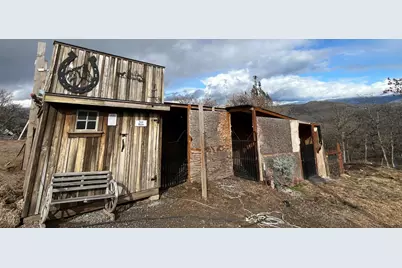 12230 Ponderosaa, Hornbrook, CA 96944 - Photo 22