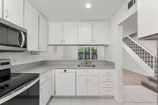 709 Woodside Ln E, Sacramento, CA 95825 - Photo 2