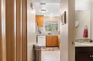 5975 Bamford Dr, Sacramento, CA 95823 - Photo 14