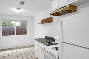 327 22nd St, Sacramento, CA 95816 - Photo 10