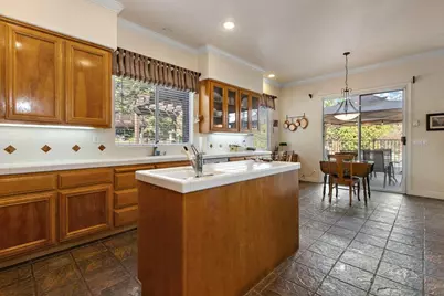 9085 Hangar Way, Fair Oaks, CA 95628 - Photo 12