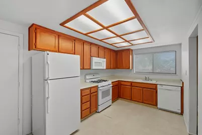 6880 Calvine Road, Sacramento, CA 95823 - Photo 16