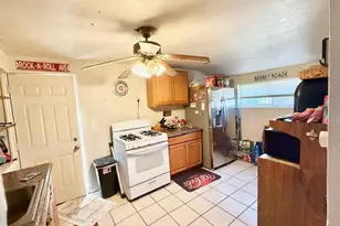 1318 Holm Ave, Modesto, CA 95351 - Photo 6