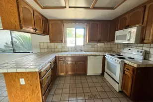 312 Roxanne Dr, Patterson, CA 95363 - Photo 2