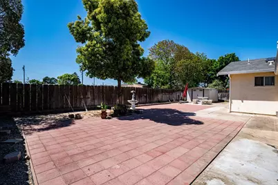 802 W Center Street, Manteca, CA 95337 - Photo 22