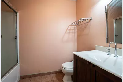 802 W Center Street, Manteca, CA 95337 - Photo 20