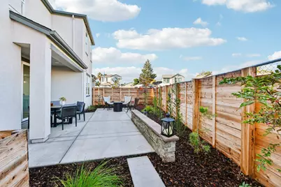 8647 Starburst Way, Sacramento, CA 95823 - Photo 28