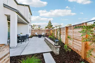 8647 Starburst Way, Sacramento, CA 95823 - Photo 28