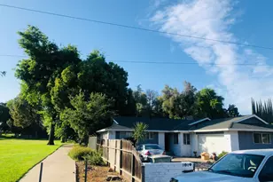 1010 E D St, Oakdale, CA 95361 - Photo 2