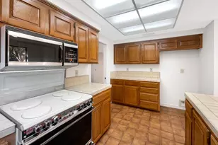 26 Marina Grande Ct, Sacramento, CA 95831 - Photo 6