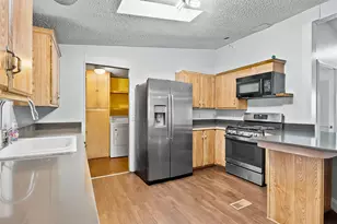 Cottonwood Ln, Sacramento, CA 95828 - Photo 12