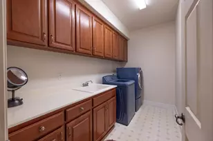 10050 Cameron Pines Way, Sacramento, CA 95829 - Photo 26