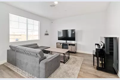 8000 Oxbow Landing Loop, Roseville, CA 95747 - Photo 6