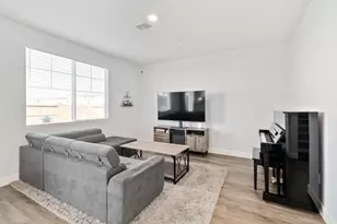 8000 Oxbow Landing Loop, Roseville, CA 95747 - Photo 6