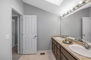 9065 Robbins Rd, Sacramento, CA 95829 - Photo 32