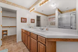 1947 Hampton, Hanford, CA 93230 - Photo 38