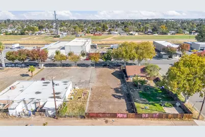 724 S Gateway Drive, Madera, CA 93637 - Photo 8