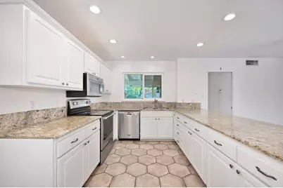 3338 Eisenhower Drive, Sacramento, CA 95826 - Photo 20