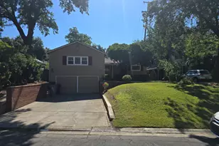 2124 Oxford, Sacramento, CA 95815 - Photo 4