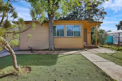 4305 38th Street, Sacramento, CA 95820 - Photo 2