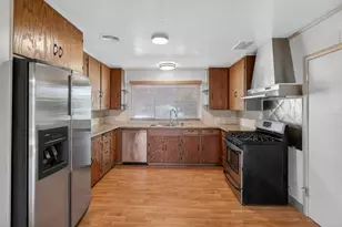 1430 Claremont Way, Sacramento, CA 95822 - Photo 4