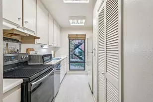 802 Woodside Ln E, Sacramento, CA 95825 - Photo 18