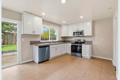 7884 White Stag Way, Sacramento, CA 95823 - Photo 10