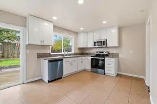 7884 White Stag Way, Sacramento, CA 95823 - Photo 10