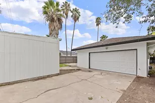 2449 Empress St, Sacramento, CA 95815 - Photo 40